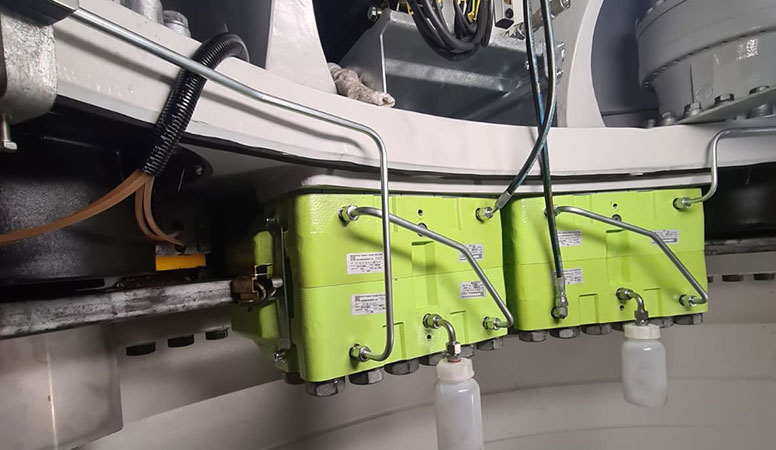 img-inset-wind-turbine-service-repair-05.jpg